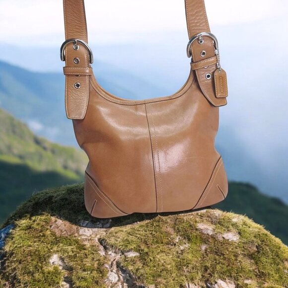 Vintage COACH Hippie Shoulder Bag in british tan - Picture 2 of 10